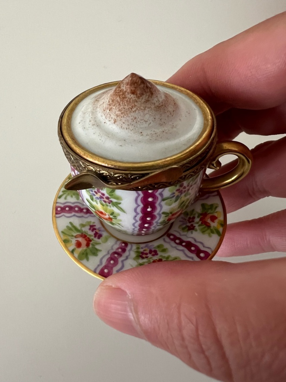 Authentic Peint Main Limoges Floral Porcelain Trinket Box Gold Trim France